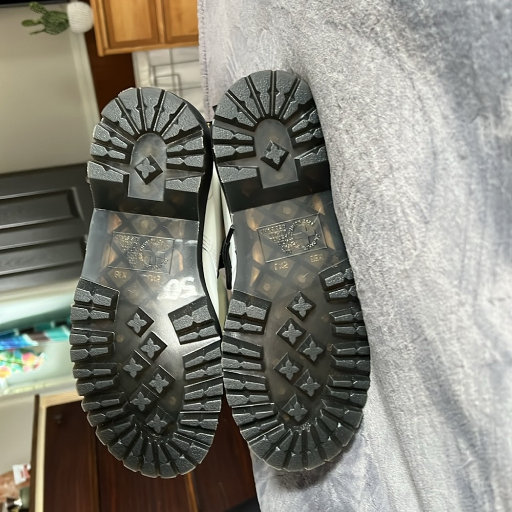Dr. Marten’s - Flawless! - Picture 4 of 6